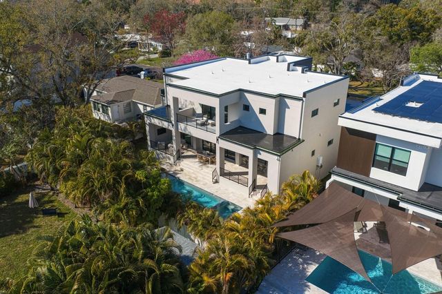 5104 W PLATT STREET, Tampa, FL 33609