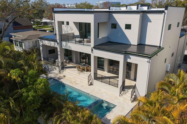 5104 W PLATT STREET, Tampa, FL 33609