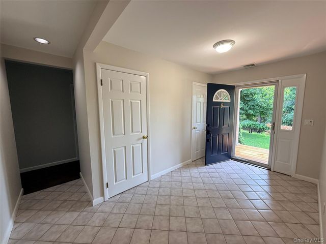 5 Soundview Drive, Rocky Point, NY 11778