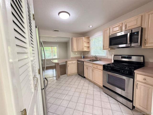 5 Soundview Drive, Rocky Point, NY 11778