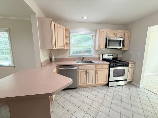 5 Soundview Drive, Rocky Point, NY 11778