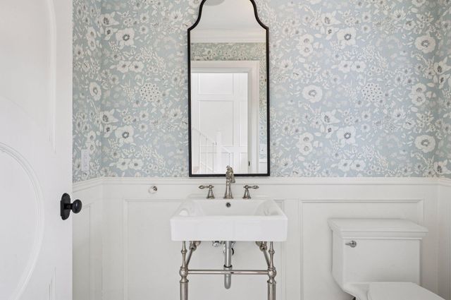 4929 E Sunnyslope Road, Edina, MN 55424