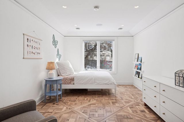 4929 E Sunnyslope Road, Edina, MN 55424