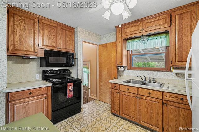 5850 Eldridge Drive, Waterford, MI 48327