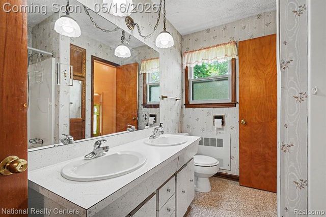 5850 Eldridge Drive, Waterford, MI 48327