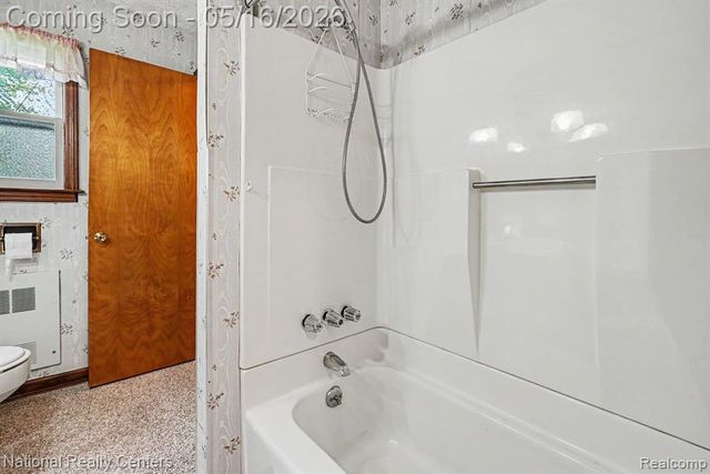 5850 Eldridge Drive, Waterford, MI 48327