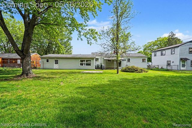 5850 Eldridge Drive, Waterford, MI 48327