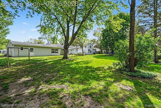 5850 Eldridge Drive, Waterford, MI 48327