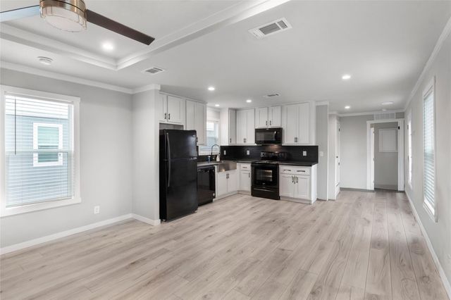 119 Mooney Road, Pearland, TX 77581