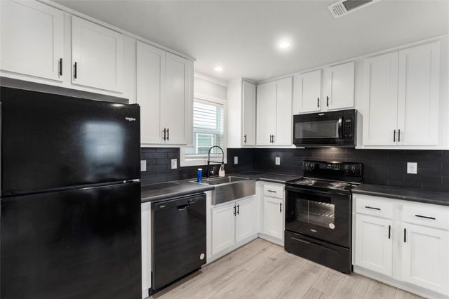 119 Mooney Road, Pearland, TX 77581