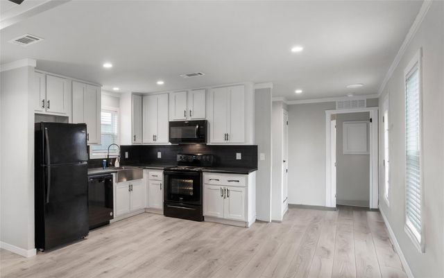 119 Mooney Road, Pearland, TX 77581