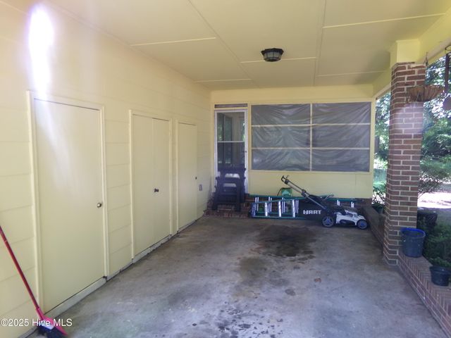 301 Mcgirts Bridge Road, East Laurinburg, NC 28352