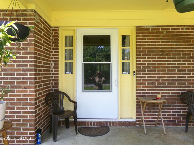 301 Mcgirts Bridge Road, East Laurinburg, NC 28352