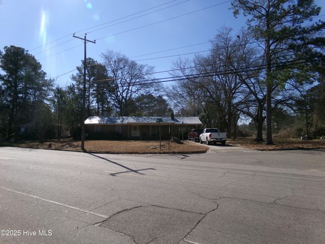301 Mcgirts Bridge Road, East Laurinburg, NC 28352
