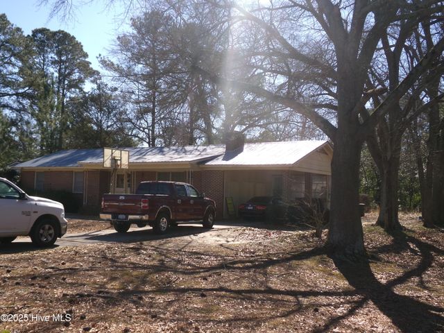 301 Mcgirts Bridge Road, East Laurinburg, NC 28352