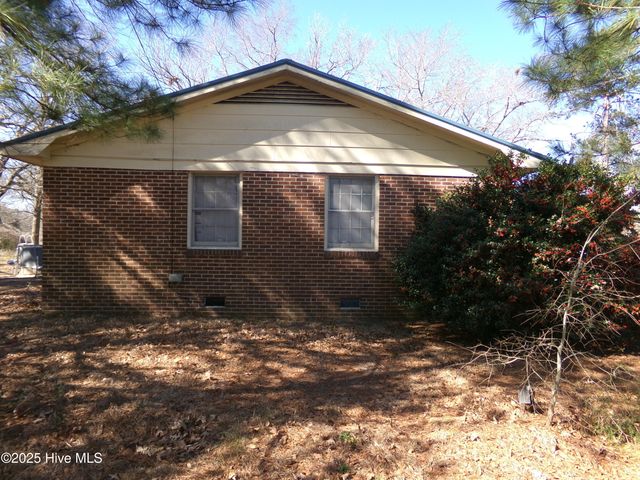 301 Mcgirts Bridge Road, East Laurinburg, NC 28352