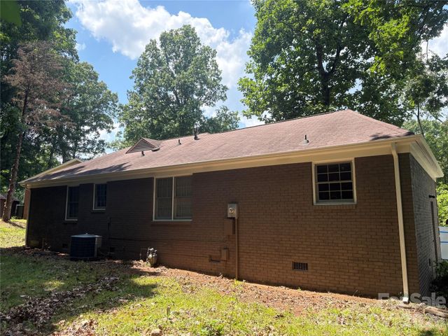 6230 Cross Creek Lane, Charlotte, NC 28212