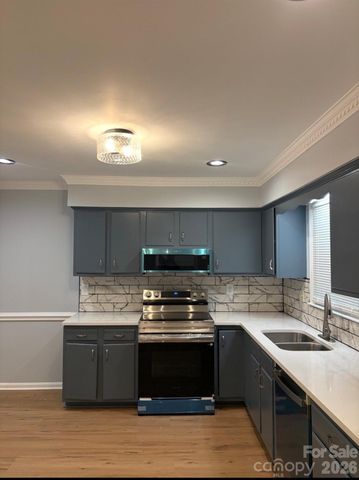 6230 Cross Creek Lane, Charlotte, NC 28212
