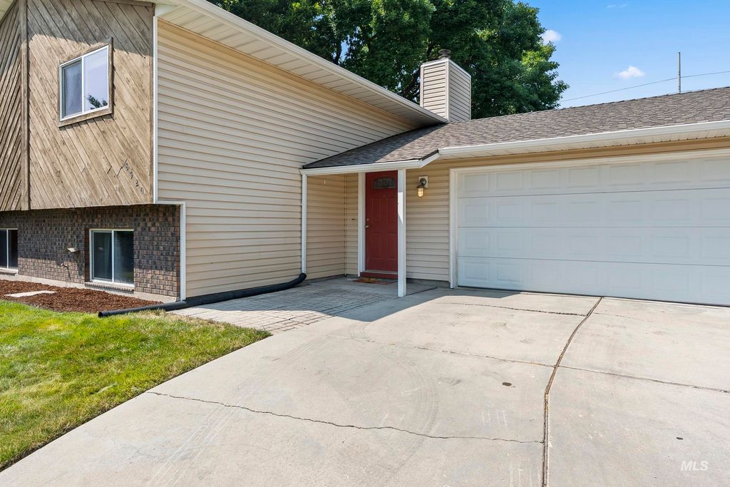 8920 W Donnybrook Dr, Boise, ID 83709 photo 2