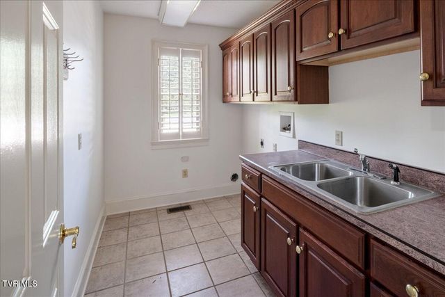 121 Queensgate, Bristol, TN 37620