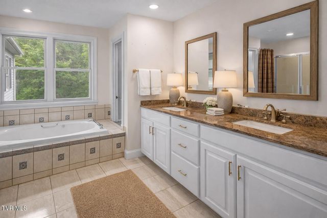 121 Queensgate, Bristol, TN 37620