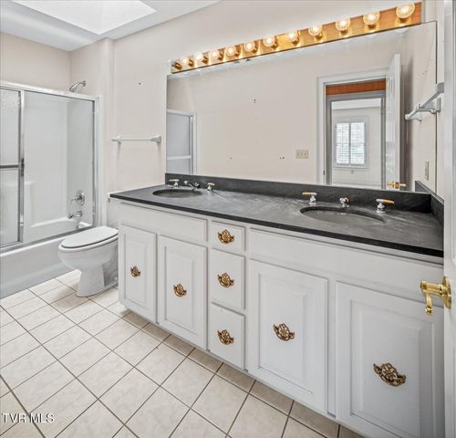 121 Queensgate, Bristol, TN 37620