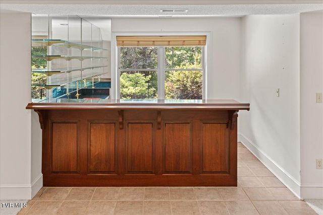 121 Queensgate, Bristol, TN 37620