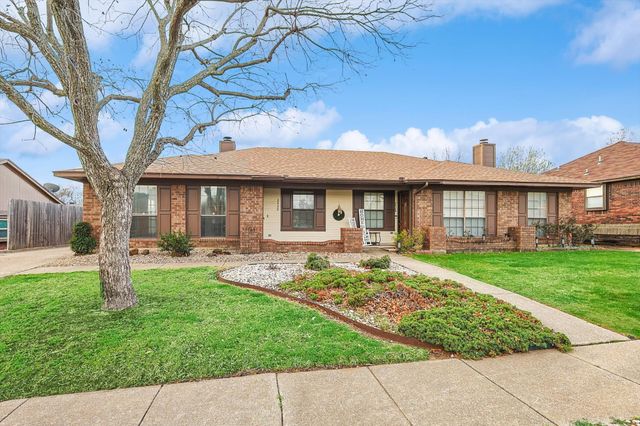 2432 Shady Turf Drive, Bedford, TX 76022