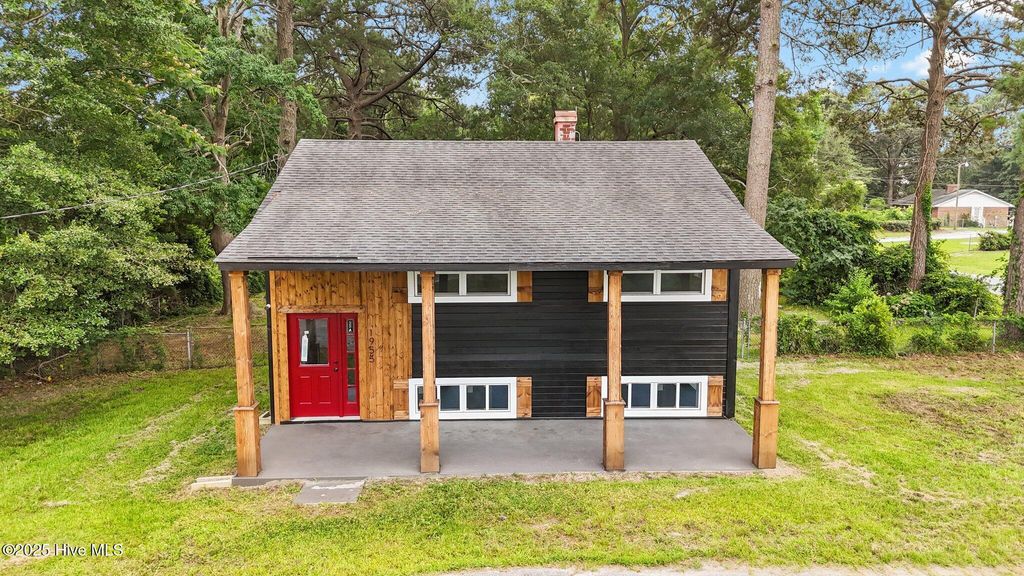 1955 Banks School Road, Kinston, NC 28504