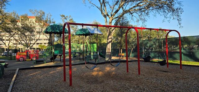 6970A PLACE DE LA PAIX 2B, South Pasadena, FL 33707