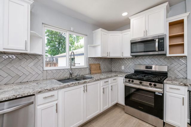 934 W Terrace Avenue, Fresno, CA 93705
