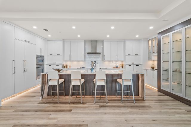 404 Kelly Plantation Drive 605, Destin, FL 32541