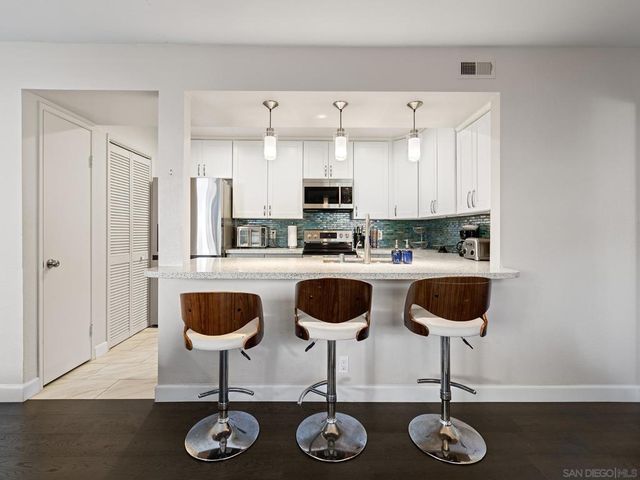 4080 Rosenda 210, San Diego, CA 92122