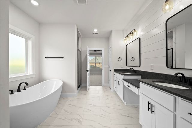 1130 Canyon Maple Street, Centerton, AR 72719