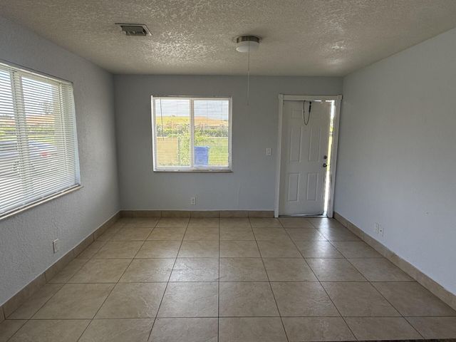 2820 Avenue S 8, Riviera Beach, FL 33404