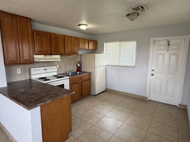 2820 Avenue S 8, Riviera Beach, FL 33404