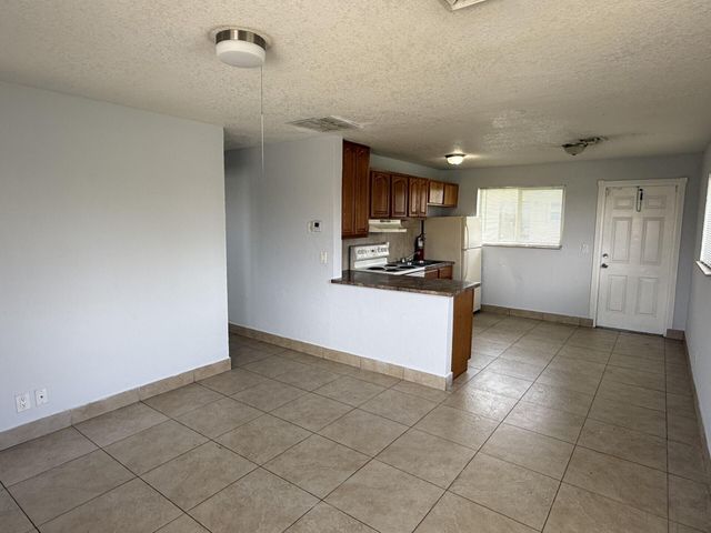 2820 Avenue S 8, Riviera Beach, FL 33404