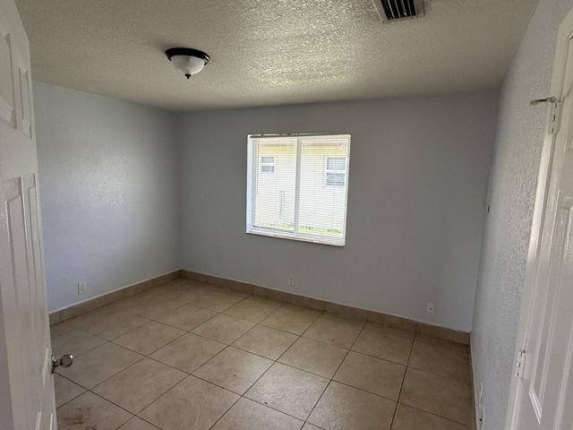 2820 Avenue S 8, Riviera Beach, FL 33404