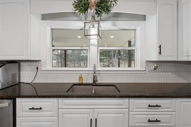 2584 Seminole, Sulphur, OK 73086