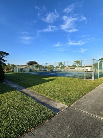 4204 Waterview Circle, Palm Springs, FL 33461