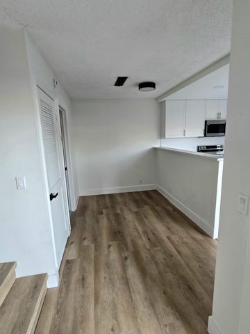 4204 Waterview Circle, Palm Springs, FL 33461