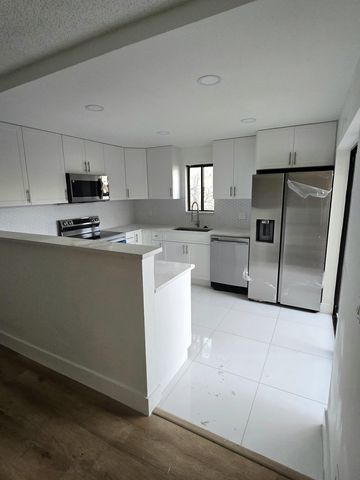 4204 Waterview Circle, Palm Springs, FL 33461