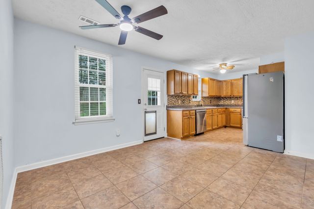 99 Edgehill Ln, Hendersonville, TN 37075
