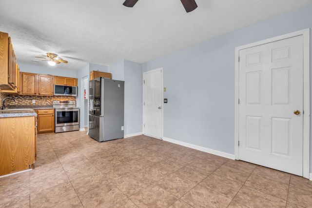 99 Edgehill Ln, Hendersonville, TN 37075