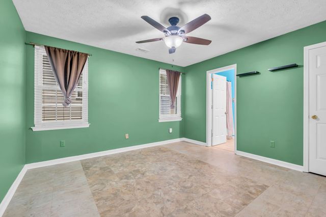 99 Edgehill Ln, Hendersonville, TN 37075