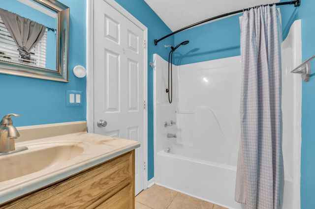 99 Edgehill Ln, Hendersonville, TN 37075