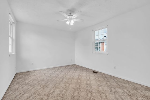 99 Edgehill Ln, Hendersonville, TN 37075