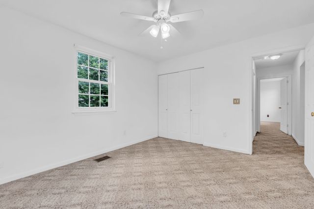 99 Edgehill Ln, Hendersonville, TN 37075