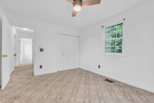 99 Edgehill Ln, Hendersonville, TN 37075
