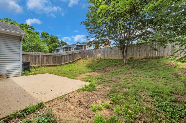 99 Edgehill Ln, Hendersonville, TN 37075